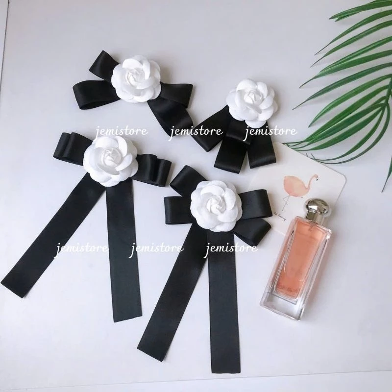 Nơ cài áo hoa trà trắng - Tag cài áo sơ mi nữ