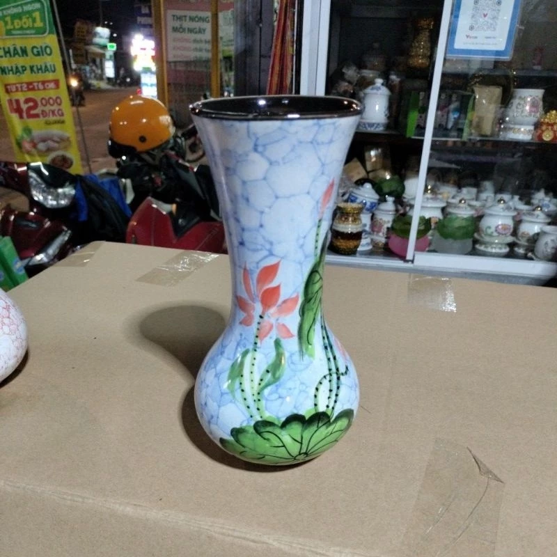 Bình hoa gốm sứ Bát Tràng hoạ tiết/Lọ hoa gốm dáng đùi dế (cao 20 cm) - Nhang đèn Nga Nguyễn