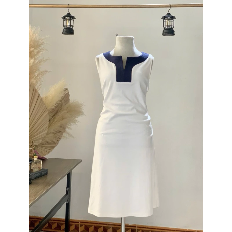 ĐẦM TRẮNG _ TAY SÁT NÁCH_ CỔ VIỀN XANH