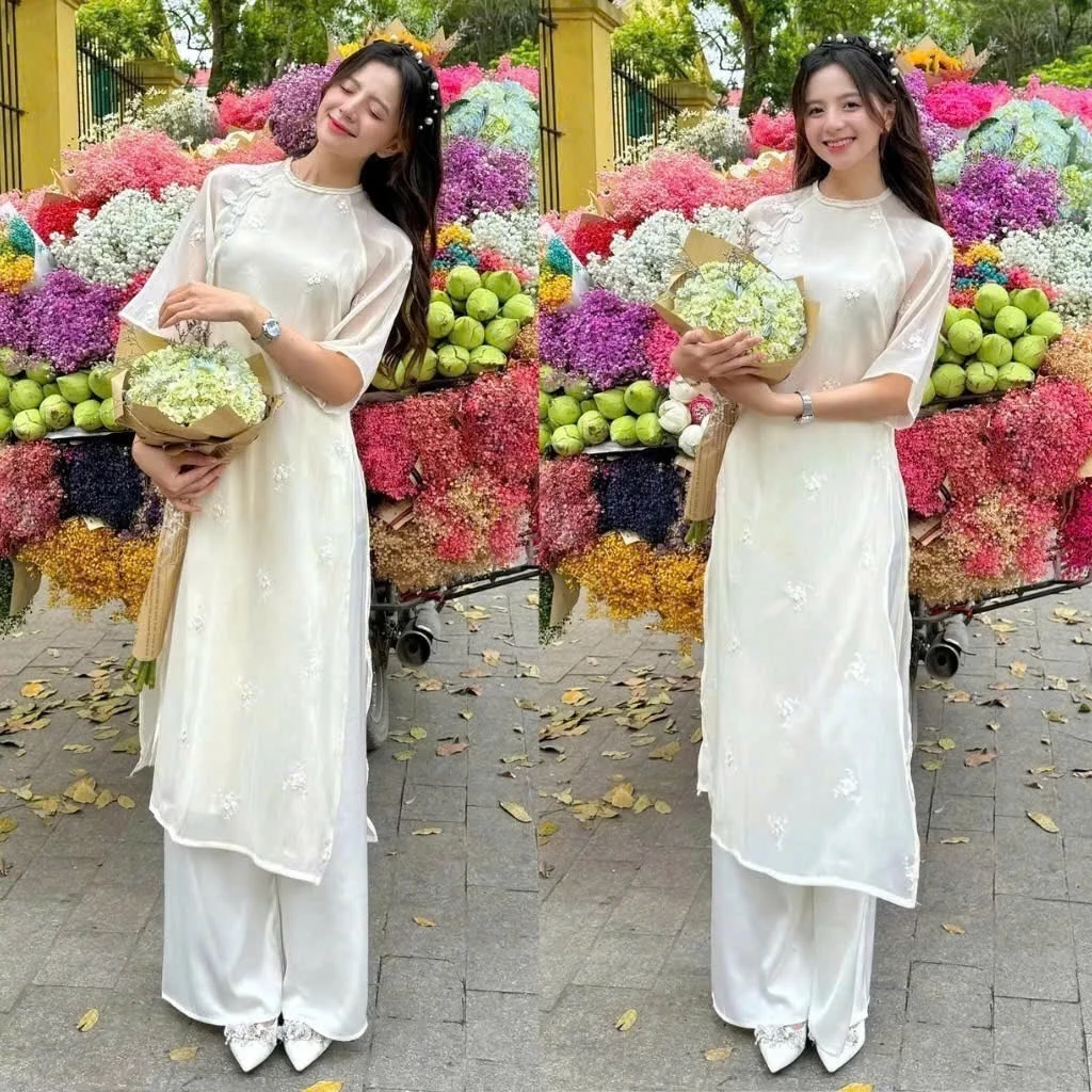 Set áo dài hoa nhí nữ Đỗ Quyên MuzaBotique cổ tròn đính cúc tàu truyền thống duyên dáng,Áo dài cách tân 4 tà  hoa nổi T5