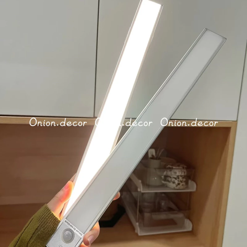 Đèn led cảm ứng lắp tủ quần áo bếp decor