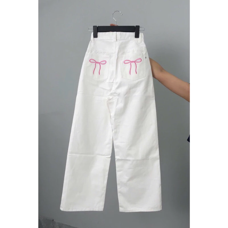 (SUÔNG NẤM LÙN) QUẦN  kaki NỮ ỐNG SUÔNG MÀU TRẮNG THÊU NƠ HỒNG SAU TÚI (90cm và 100cm)