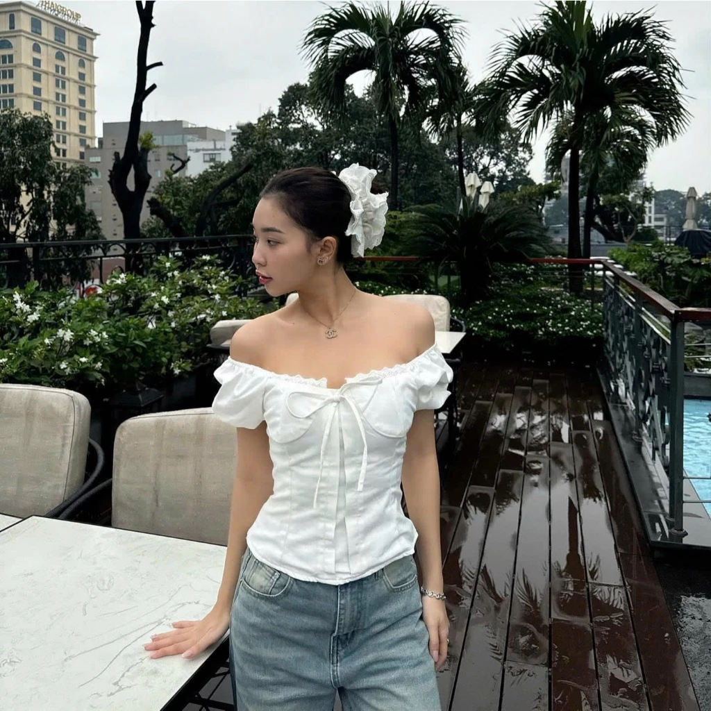 Áo kiểu phối viền ren tay bo mặc 2 kiểu vai Sofm Wear