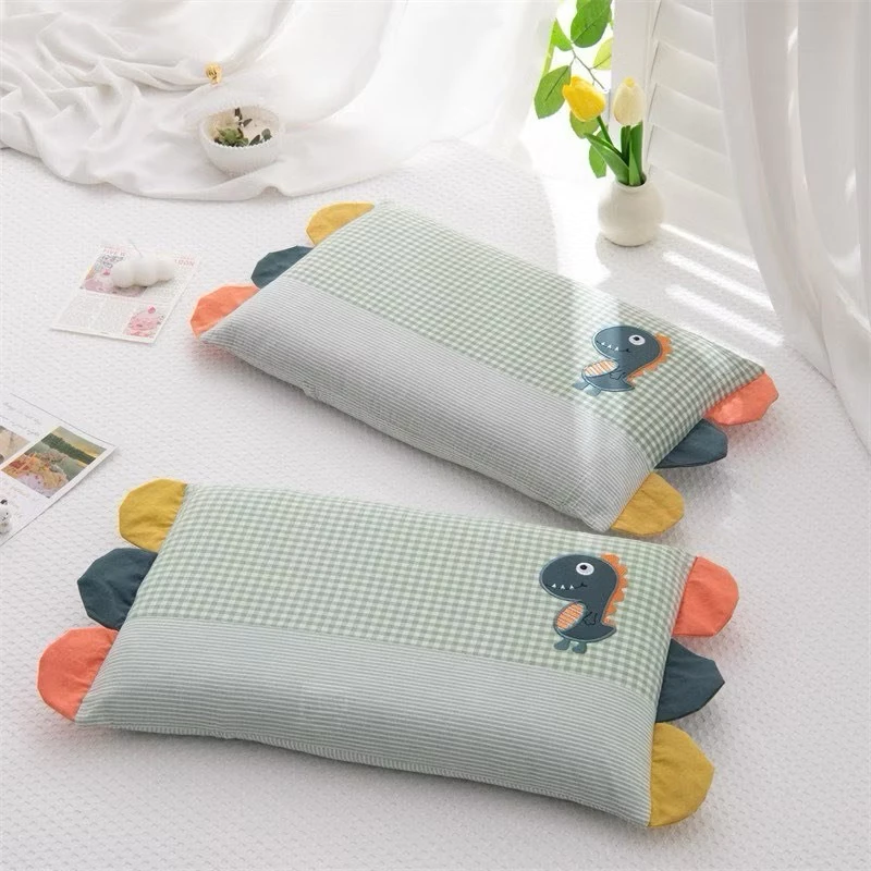 Gối trẻ em cotton thêu họa tiết đáng yêu, mềm mịn và thoáng khí cho bé yêu thêm giấc ngủ ngon.