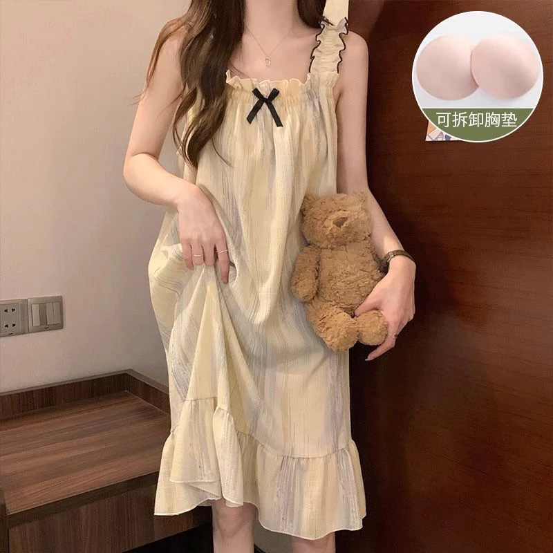 Phong cách nóng bỏng của phụ nữ 2024 Mùa hè mới Bộ đồ ngủ mỏng dành cho người nổi tiếng Internet có miếng đệm ngực