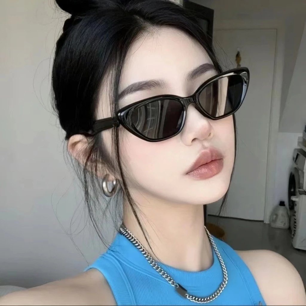 Kính mắt nam nữ đen Y2K HH05 , Kính râm mắt mèo thời trang đi biển du lịch chống nắng FERADO