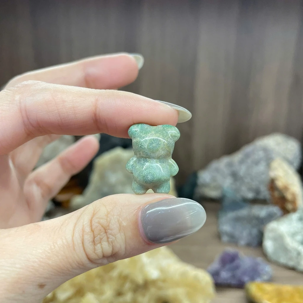 Charm xỏ chuỗi đeo tay hình dáng gấu đứng có vân hoa đẹp mắt