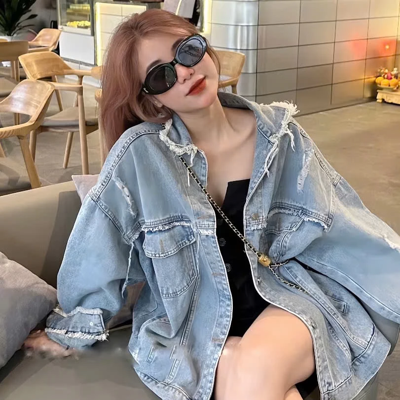 Áo khoác bò denim tua rách phom dáng hiện đại, unisex dễ phối đồ