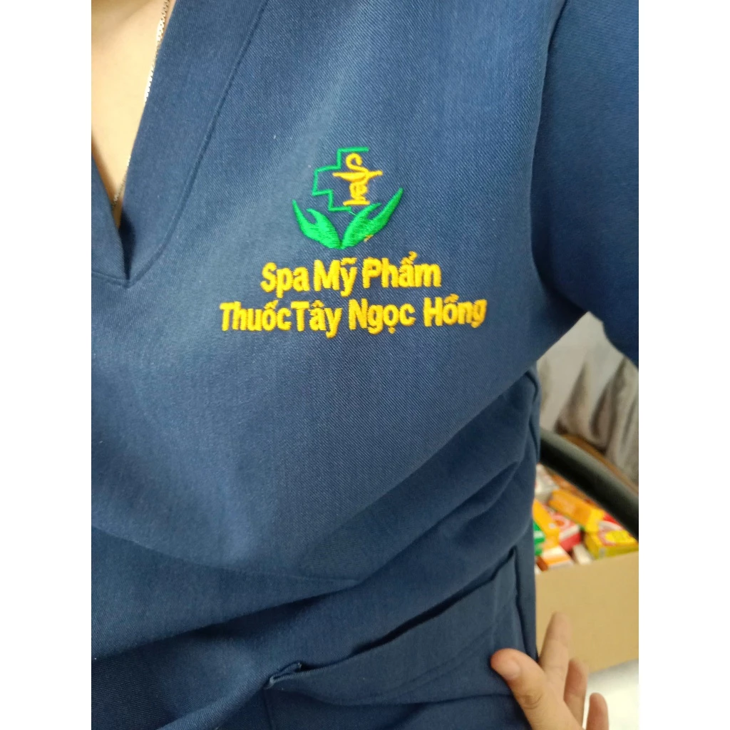 IN/THÊU TÊN, LOGO lên áo blouse, scrubs, áo spa, bác sĩ theo yêu cầu.