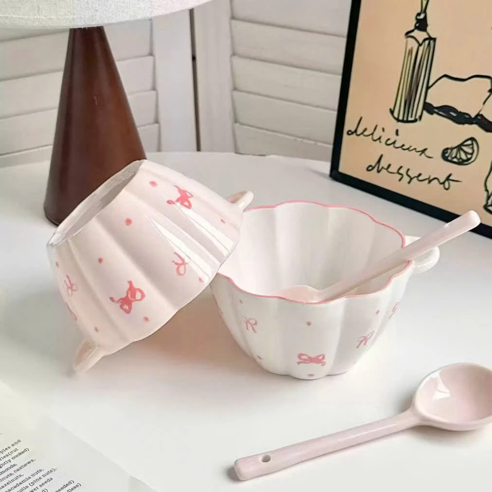 Set Bát Sứ Kèm Thìa Nơ Hồng Xinh Kèm Hộp Xốp Để Làm Quà Tặng Dễ Thương