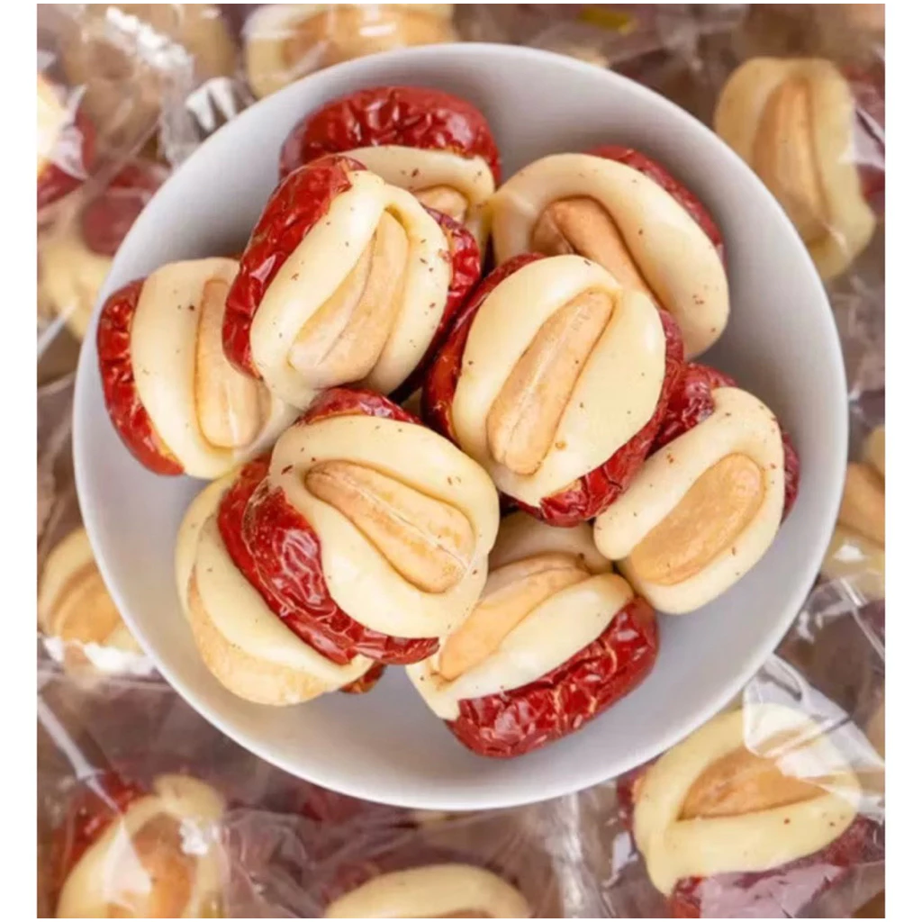 1Kg Táo Đỏ Kẹp Sữa Lạc Đà Hạt Điều