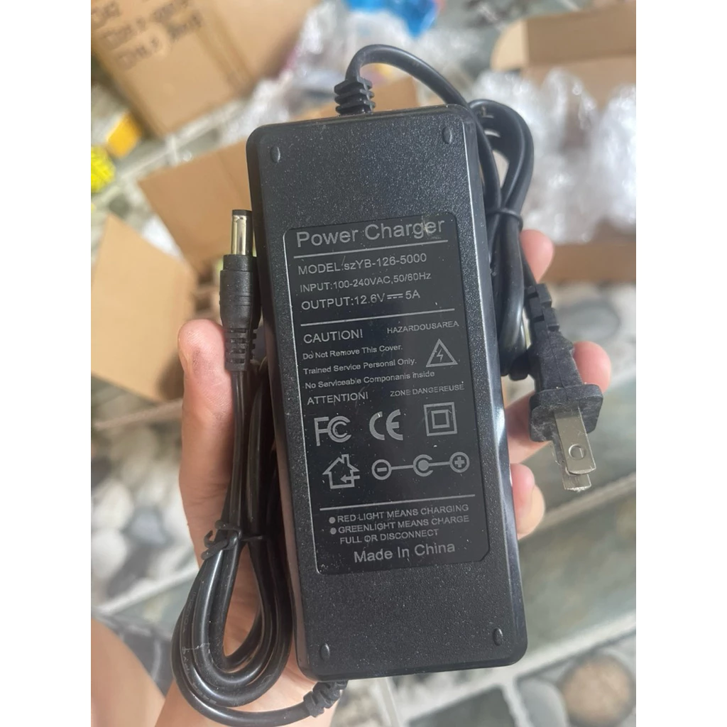 sạc 12,6v -5A có quạt tản nhiệt jack 2.5mm phổ thông