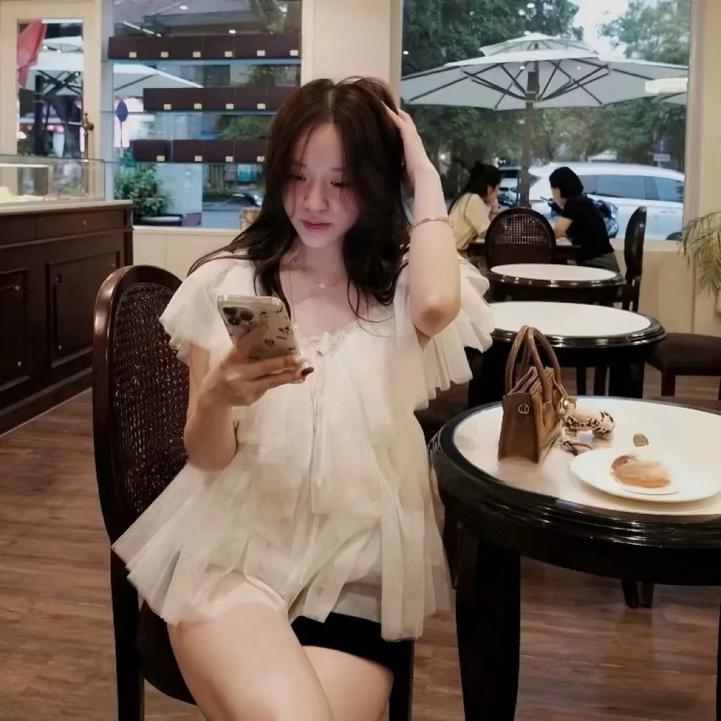 [HÀNG QC/ LOẠI 1] ÁO KIỂU NỮ CỔ V BÈO TẦNG VOAN LƯỚI BỒNG XOÈ 2MONDAY A84