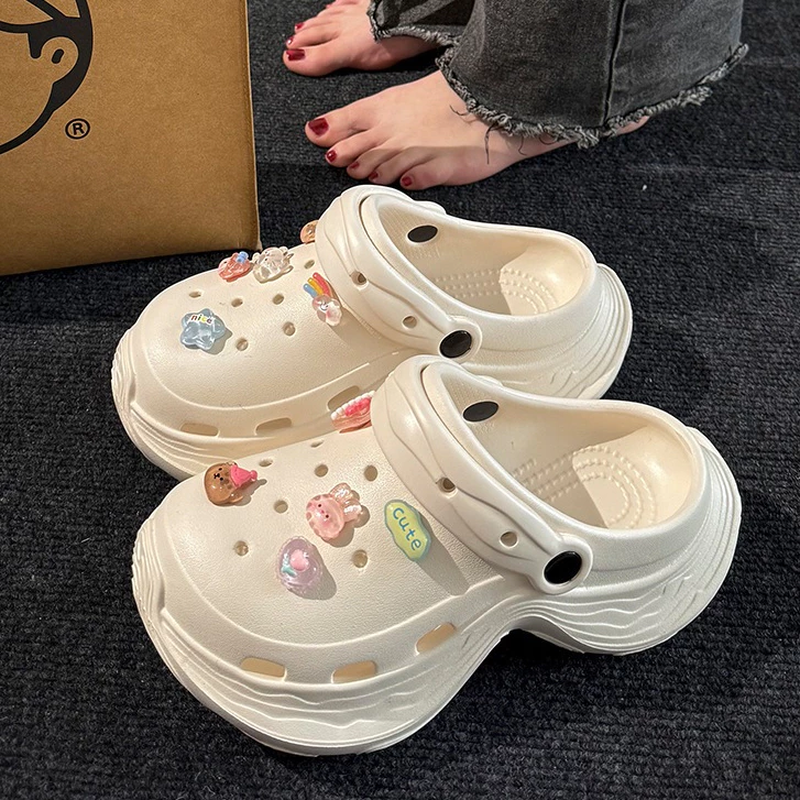Dép sục nữ đế 5cm tặng kèm sticker cute phong cách ulzzang, dép lỗ chống trơn trượt kiểu dáng cá tính