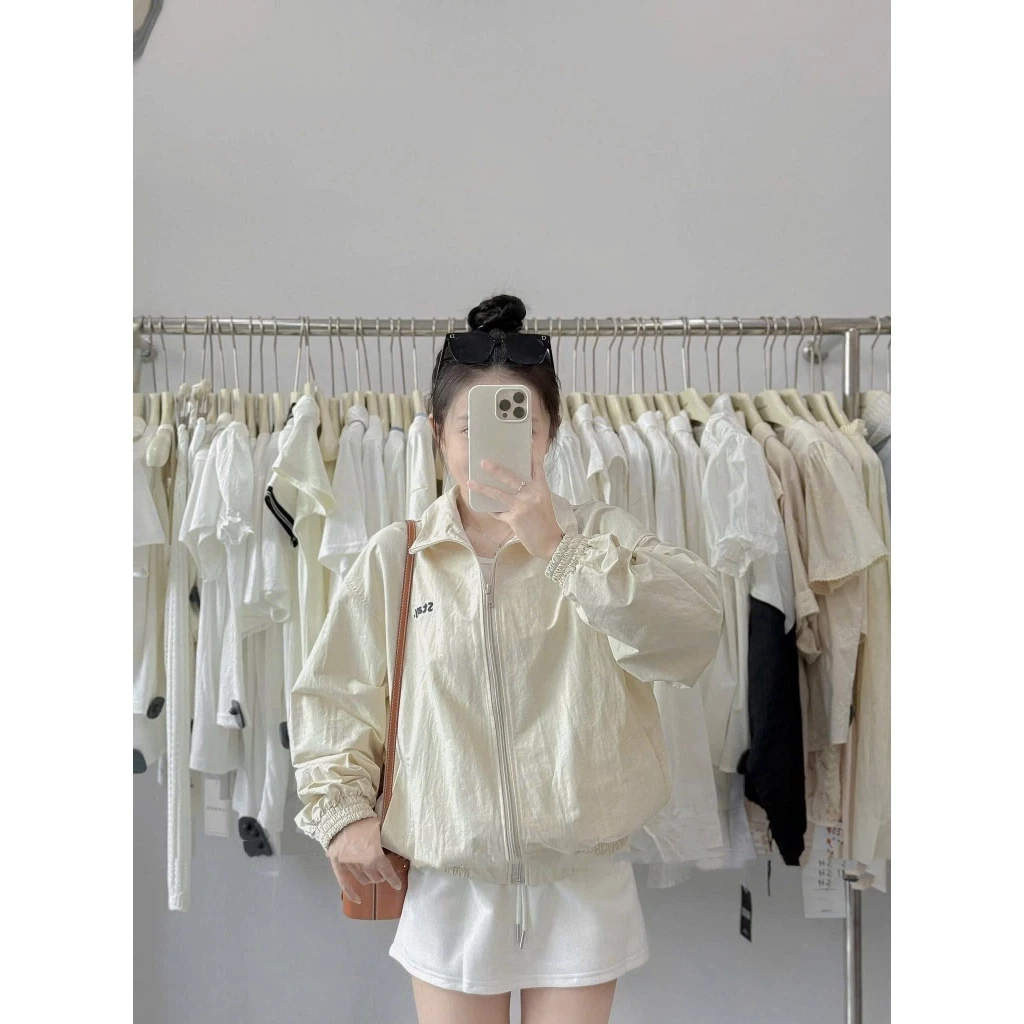 ÁO KHOÁC DÙ GIÓ NHĂN NỮ CỔ BẺ 2 LỚP LOGO STGY