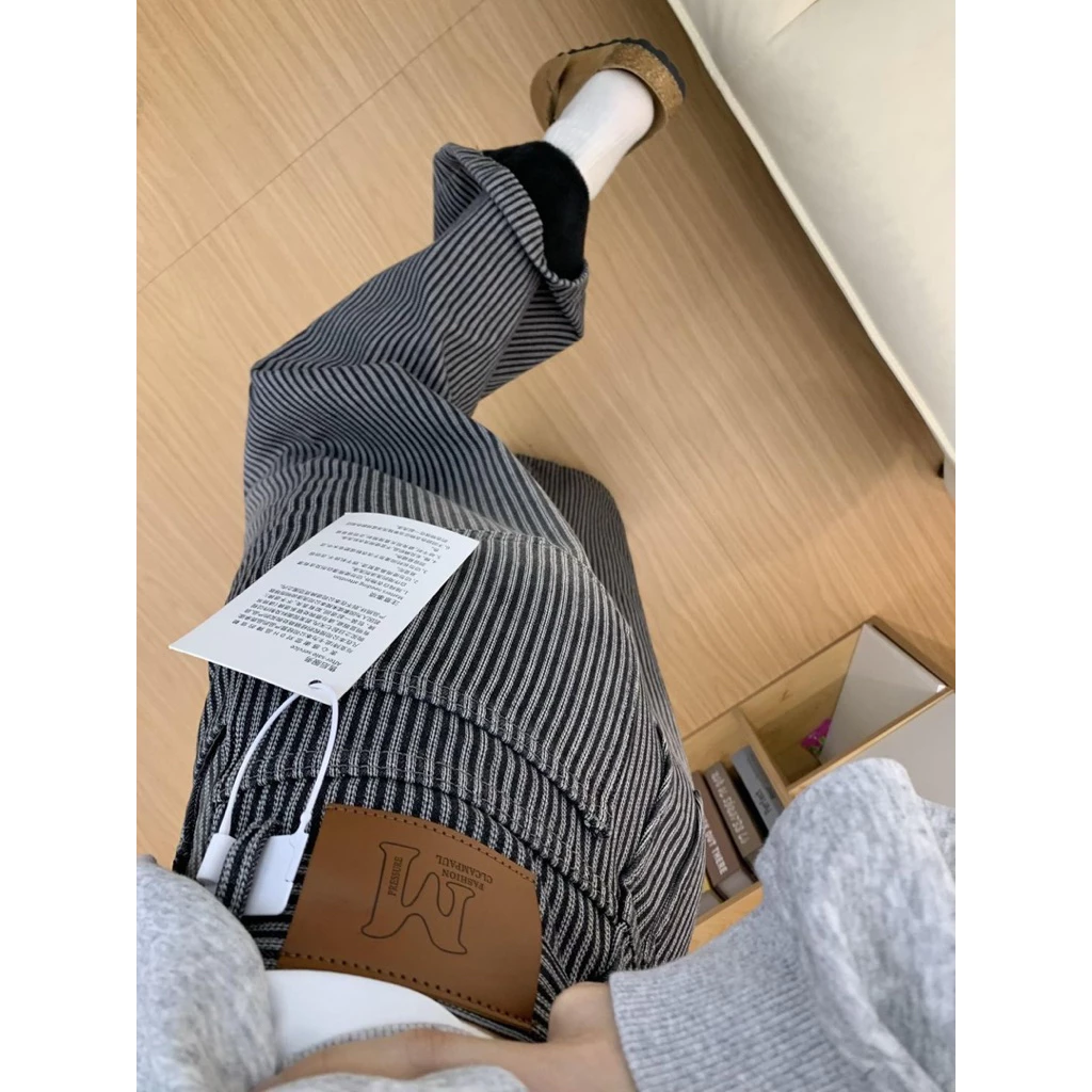 𝐂𝐡𝐚𝐫𝐥𝐨𝐭𝐭𝐞.𝐨𝐝_ Quần Denim Ống Rộng Dáng Đứng Kẻ Sọc Đen Xám Cá Tính