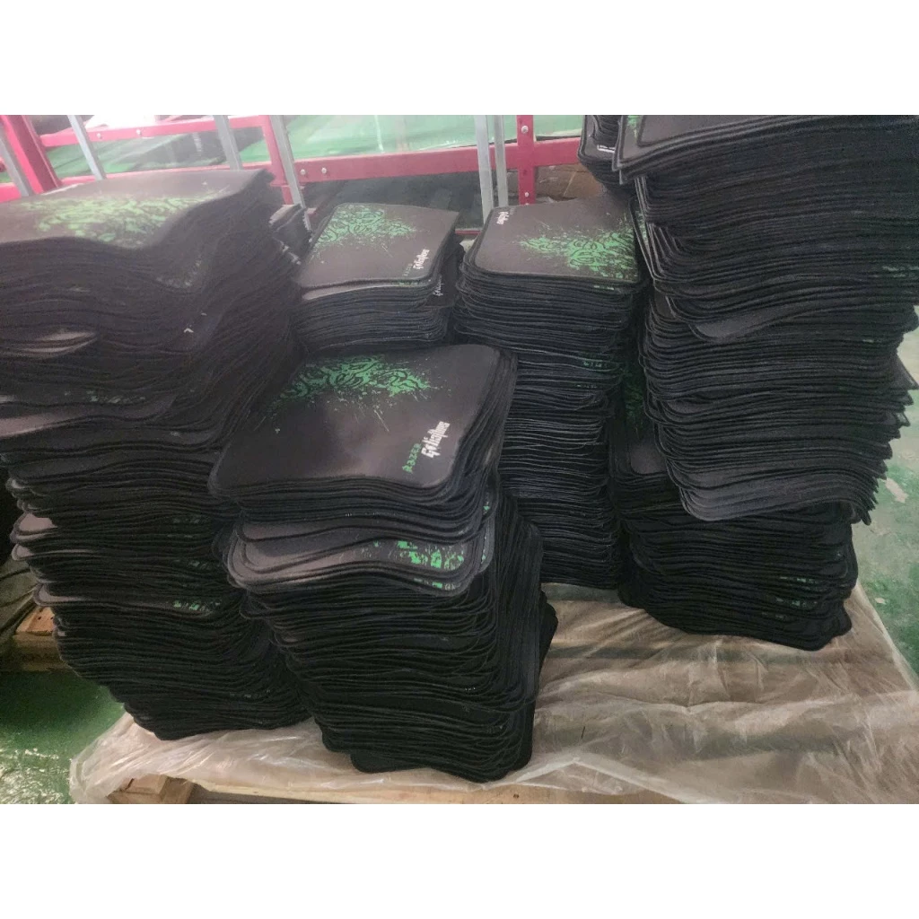 Miếng lót chuột Razer 20x25cm chuyên cho phòng game, văn phòng, độ dày đa dạng.