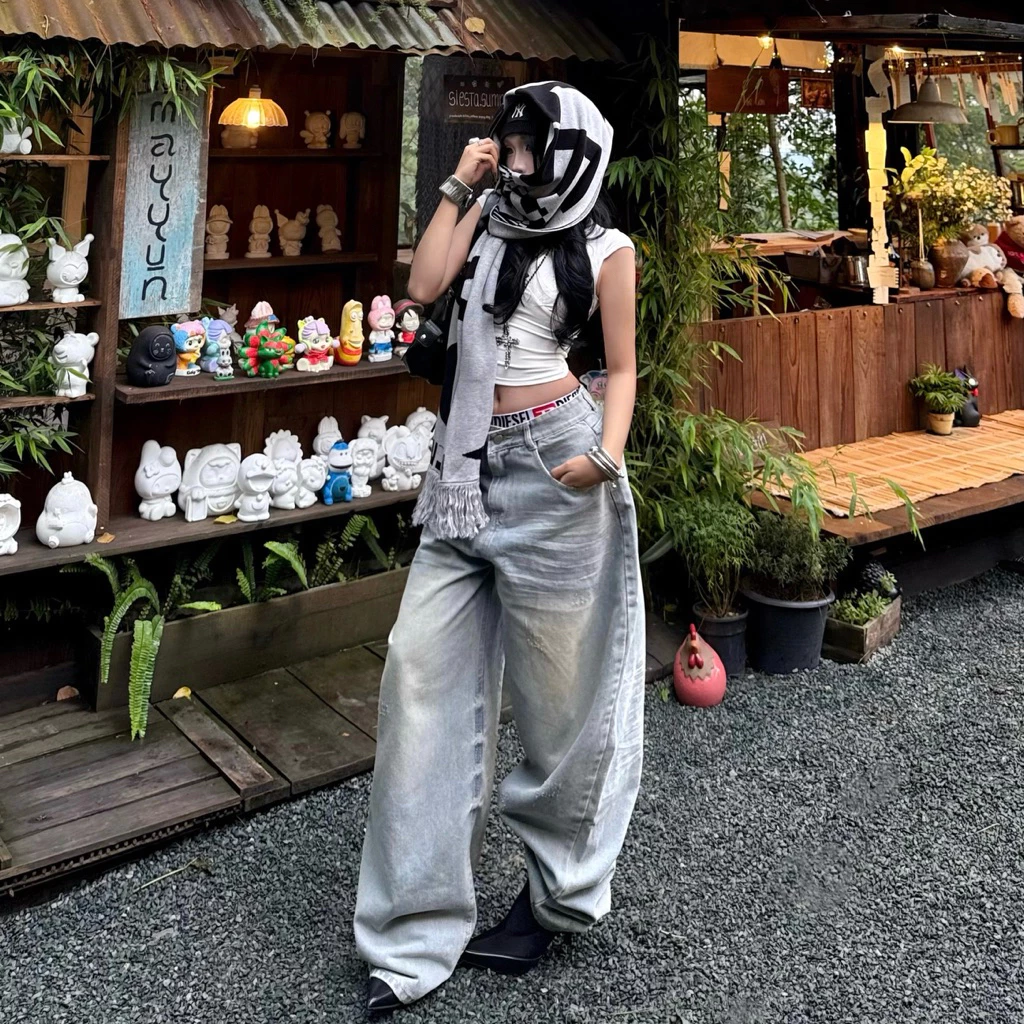 [ 𝐂𝐋𝐀𝐒𝐒𝐈𝐂 𝐅𝐈𝐓𝐒 ] Set áo thun SlimFit cổ tim tay đấp - Quần jeans mài xước tà ống rộng wash 3D DANEJI