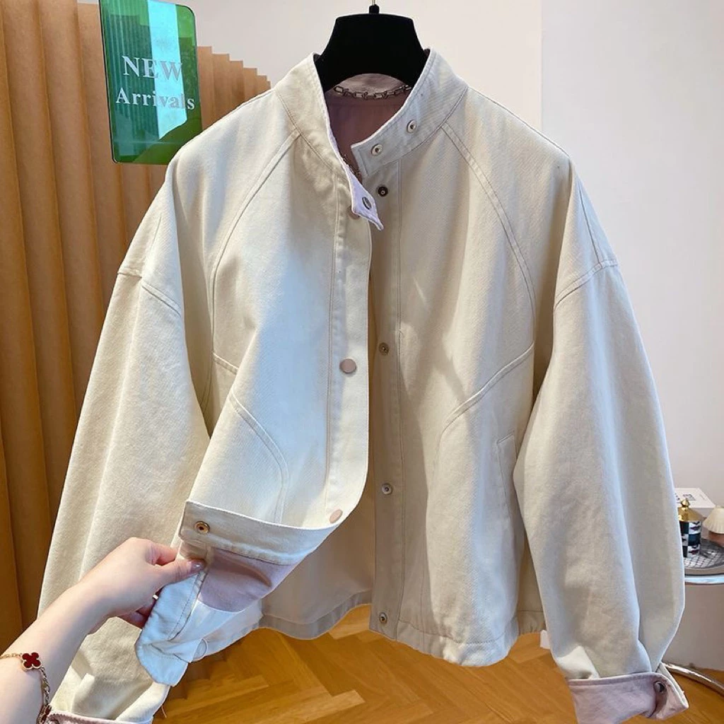 𝐂𝐡𝐚𝐫𝐥𝐨𝐭𝐭𝐞.𝐨𝐝_ [KÈM ẢNH THẬT] Áo Khoác Kaki Cổ Đứng Dáng Lỡ Màu Kem Phối Hồng Thu Đông 2025