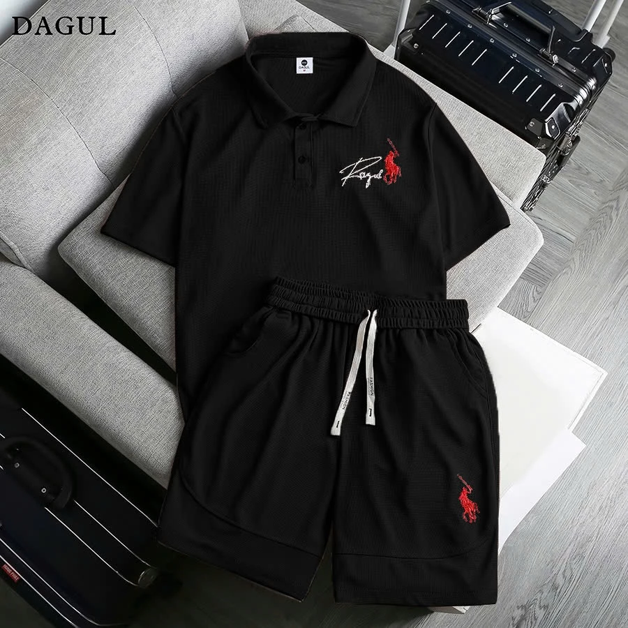Bộ quần áo cổ bẻ nam nữ thêu ngựa.Chất liệu tổ ong mắt nhỏ mặc thoáng mát thấm hút mồ hôi tốt hình thêu sắc nét