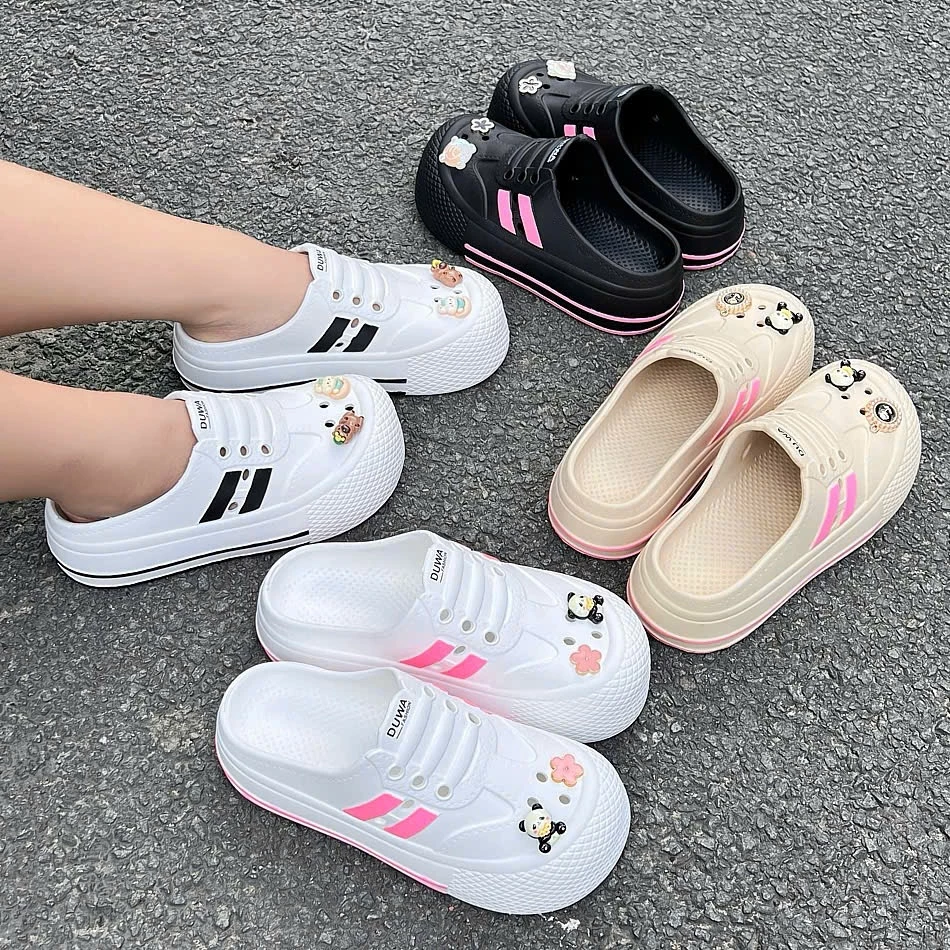 Dép Sục Nữ Có Đính Charm Rất Chill, Mang Êm Chân Siêu Nhẹ Dép Không Thấm Nước - DH551