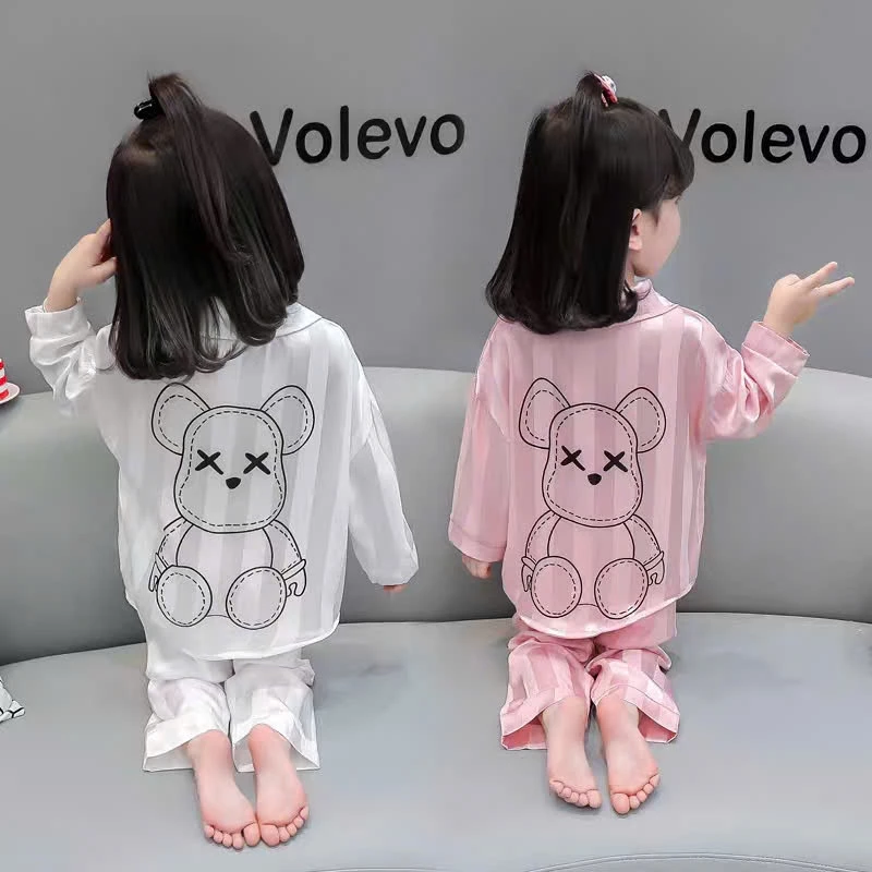 Bộ ngủ pijama trẻ em dài tay in hình gấu chất liệu lụa bóng mềm mịn kiểu dáng dễ thương cho bé gái sezi 8-32kg