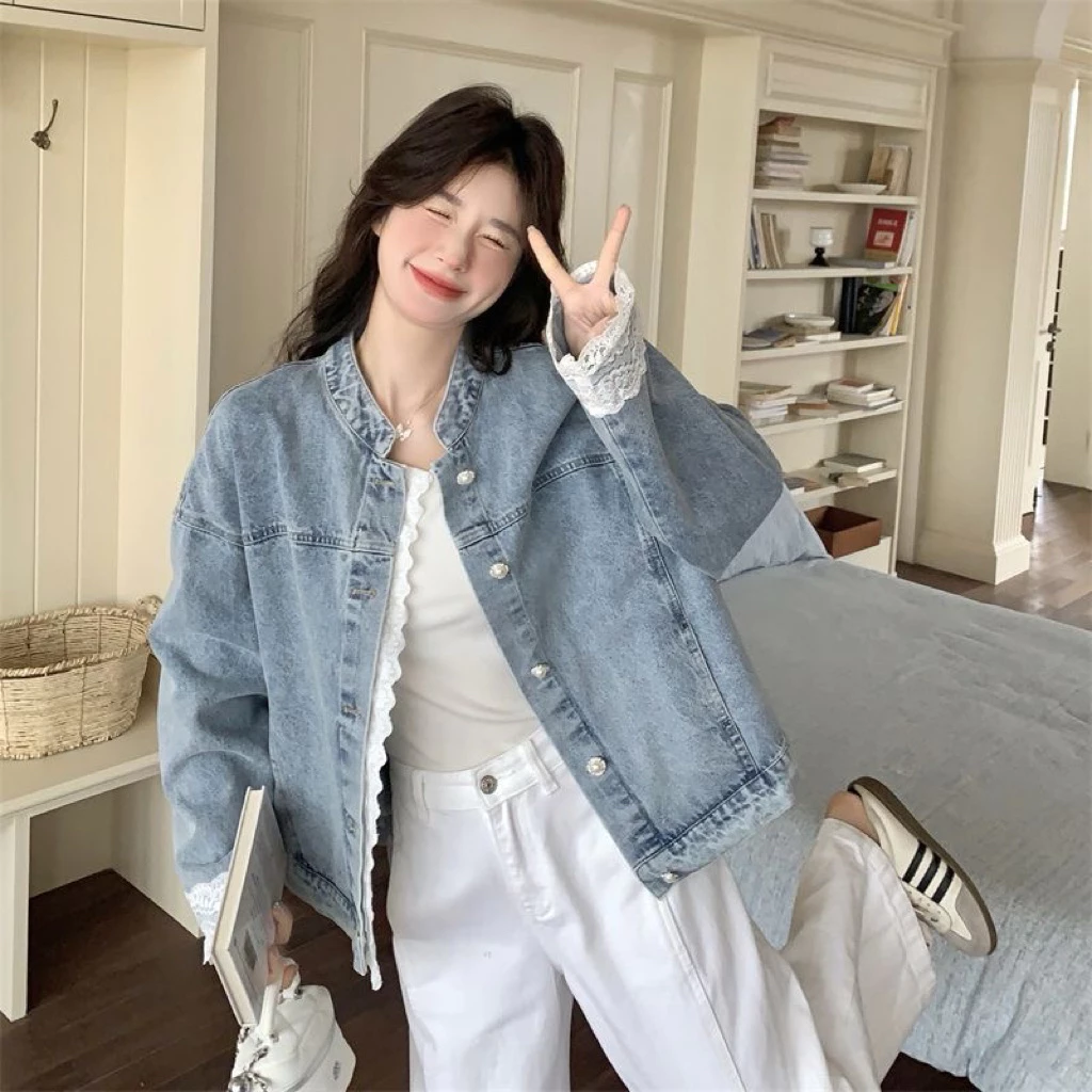 𝐂𝐡𝐚𝐫𝐥𝐨𝐭𝐭𝐞.𝐨𝐝_ [KÈM ẢNH THẬT] Áo Khoác Jeans Denim Cổ Đức Phối Viền Ren Dáng Lỡ Màu Xanh Nhạt QCCC