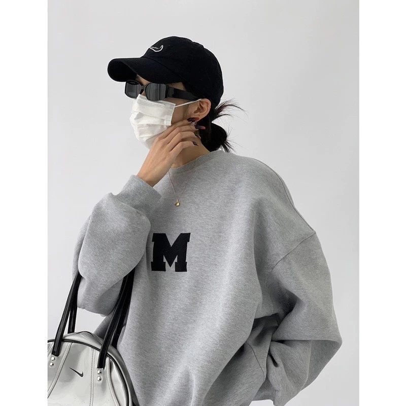 Áo Sweater Nữ Form Rộng Chữ M, Áo Nỉ Tay Dài Basic Hàn Quốc, Sweater Unisex Thu Đông