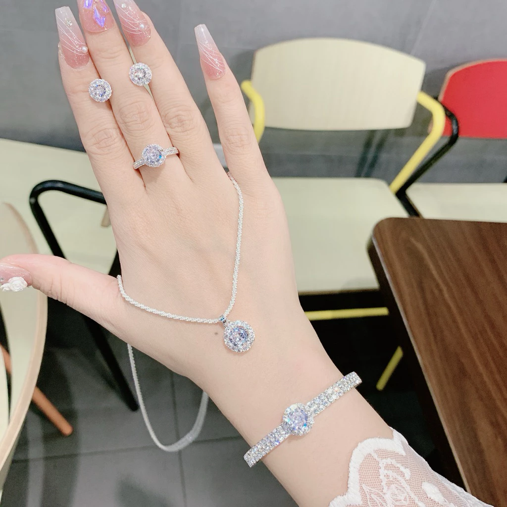 Bộ Trang Sức Cao Cấp 4 Món Titan Đính Đá Sang Chảnh Lấp Lánh