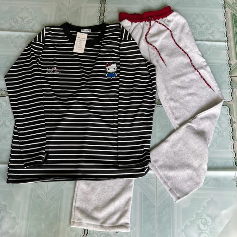 Sét Bộ Áo Kẻ Vằn In logo Kitty Mix Quần Dài Nỉ Xám Cạp Chun Màu Đen- Đỏ Basic Nữ Tính Mặc Thu Đông