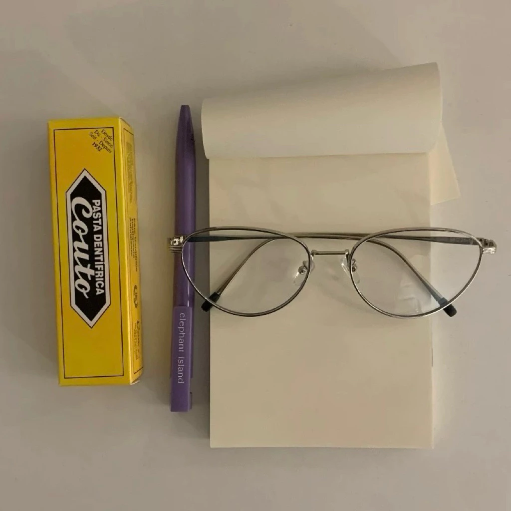 Kính mắt mèo kim loại retro , kính mắt không độ siêu mảnh có đệm nâng mũi vintage