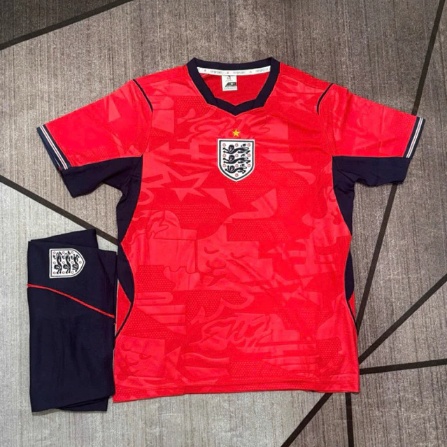 Bộ Quần Áo Đá Banh Anh Đỏ 2026 (Nhận In Tên Số) Thun Mè Cao Cấp Logo Thêu Nam Nữ Top Sport