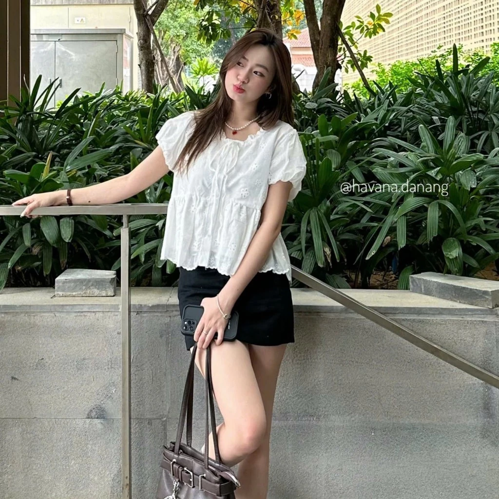 Áo BabyDoll Aimee Phối Cổ Thắt Nơ Chất Ren Thêu Hoa Tay Beo Siêu Xinh 2026 Mã M499