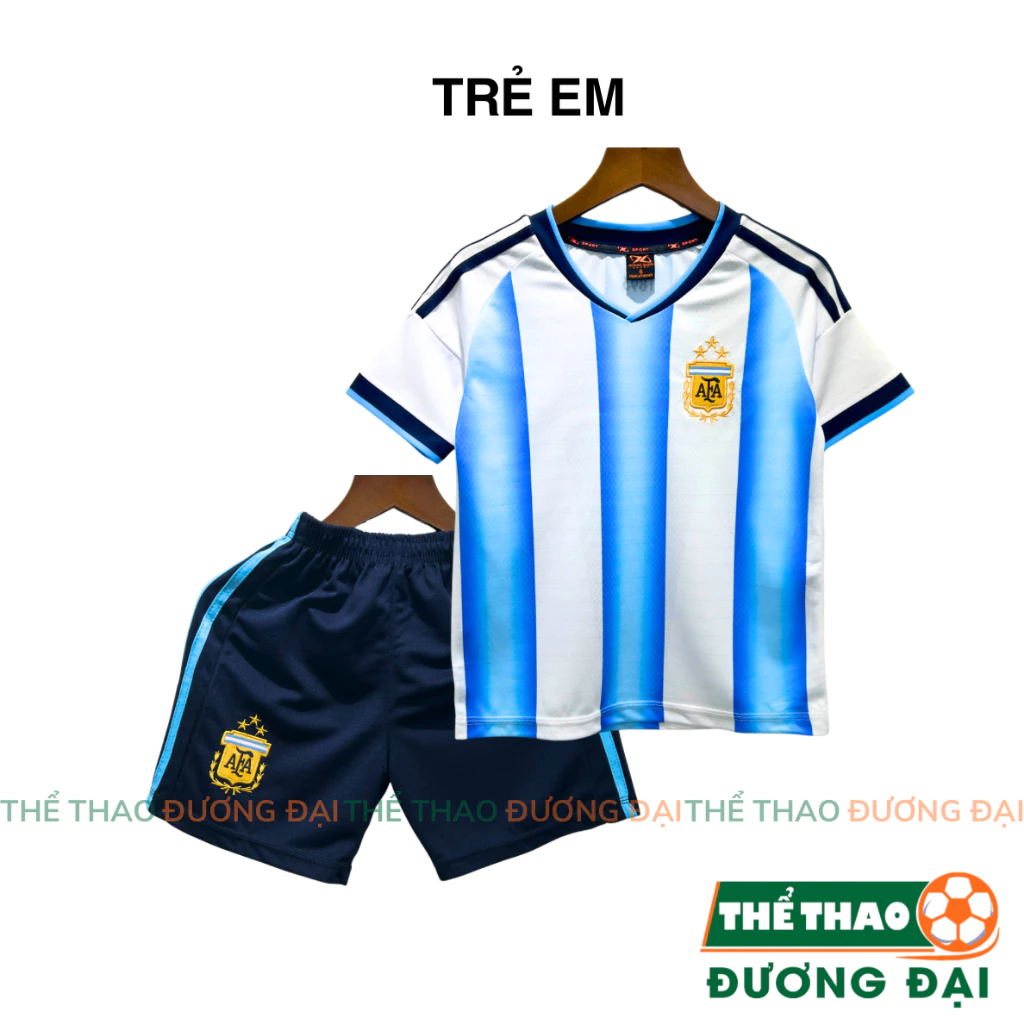 Quần Áo Bóng Đá Trẻ Em Argentina Sọc WC26 Thun Mè Thoáng Khí Thể Thao Đương Đại