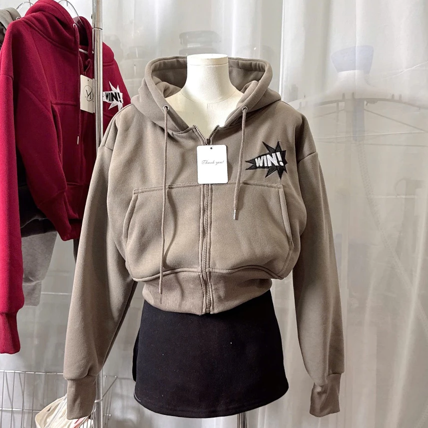 Áo Khoác Nữ WIN Logo Thêu Croptop Áo Khoác Nữ Lửng Chất Vải Nỉ Dày Đẹp Logo Thêu Sắc Nét