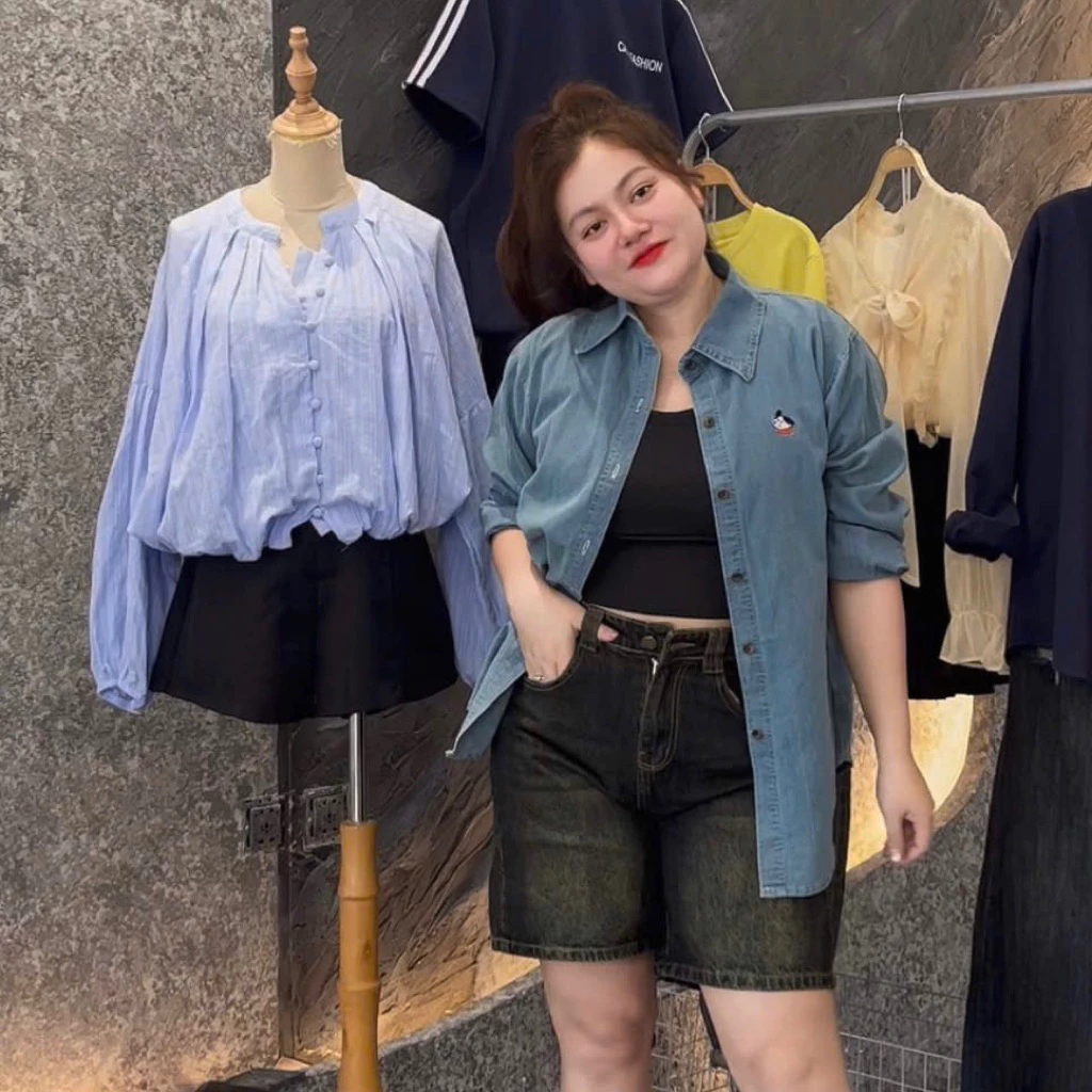 8555+159 BIGSIZE Set thiết kế áo sơ mi jeans dài tay thêu hình nhỏ kèm quần ngố chun sau túi nắp