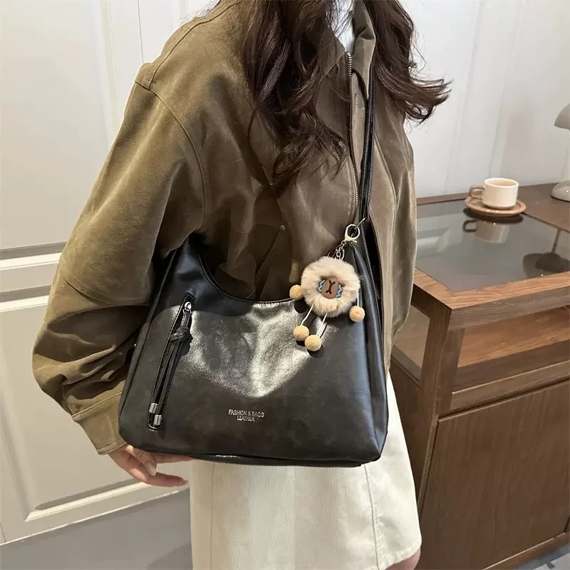 Túi xách nữ đeo chéo đeo vai basic trẻ trung túi công sở size 30 kèm charm dễ thương BABUMAP _ TDC008