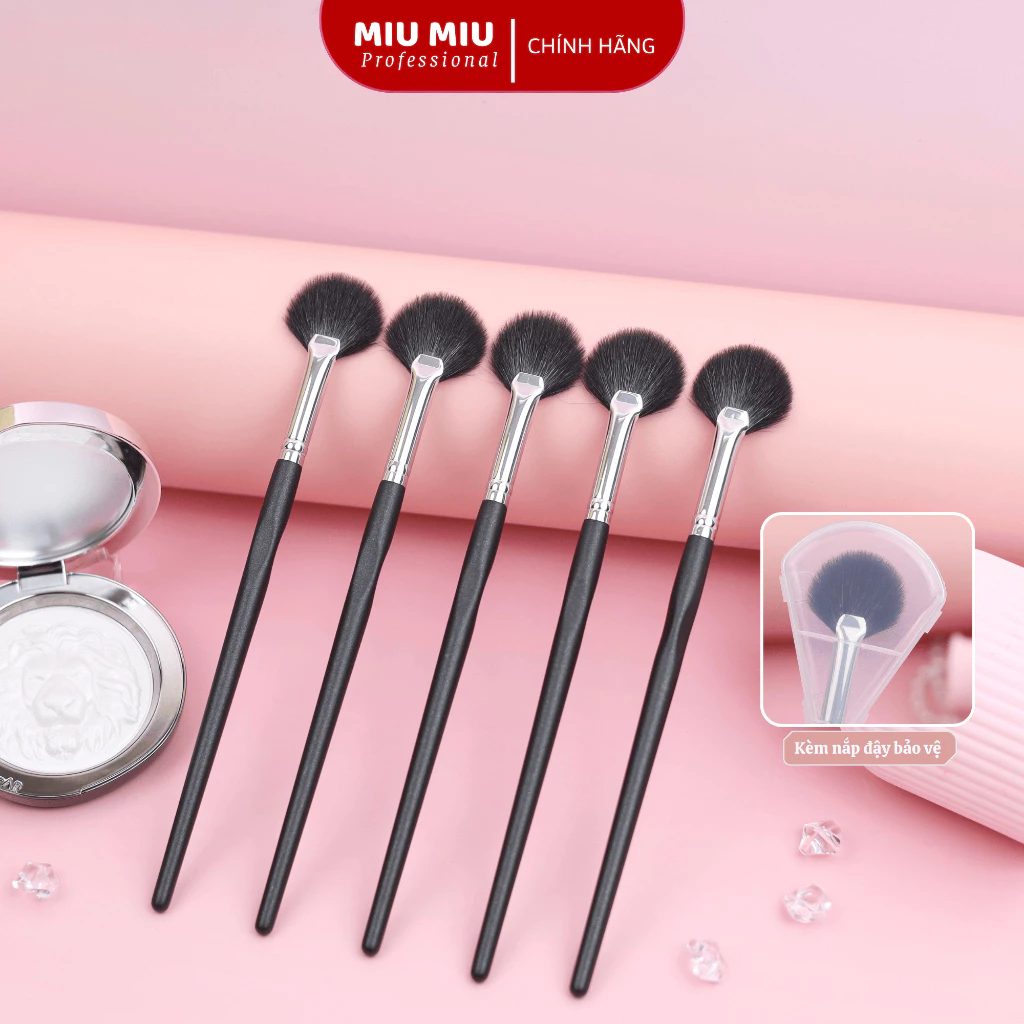 Cọ highlight dạng quạt tạo khối bắt sáng, tán má hồng lông thú tự nhiên kèm nắp đậy