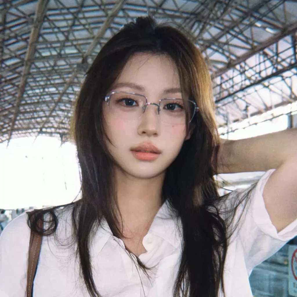Gọng kính không độ mắt vuông kim loại cổ điển vintage, quai tim trẻ trung có đệm nâng mũi