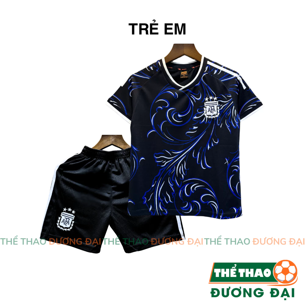 Quần Áo Bóng Đá Trẻ Em ĐT Argentina Đen WC26 Thun Mè Thoáng Khí Thể Thao Đương Đại