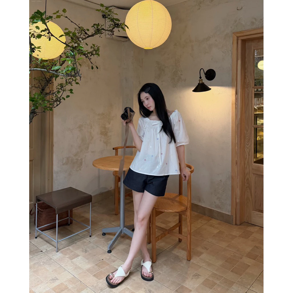 [Steezy] Áo sơ mi babydoll thô đũi cổ U dây nơ nhún vai thêu hoa form rộng- S6625