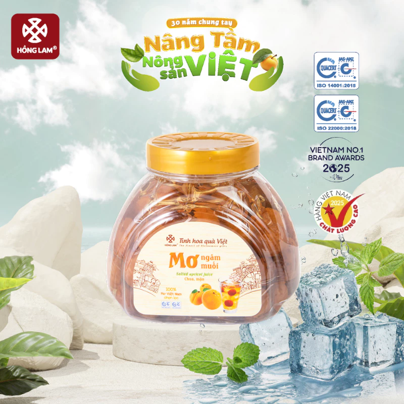Nước mơ ngâm muối Hồng Lam, dạng hũ. Khi pha có vị chua, ngọt, mặn