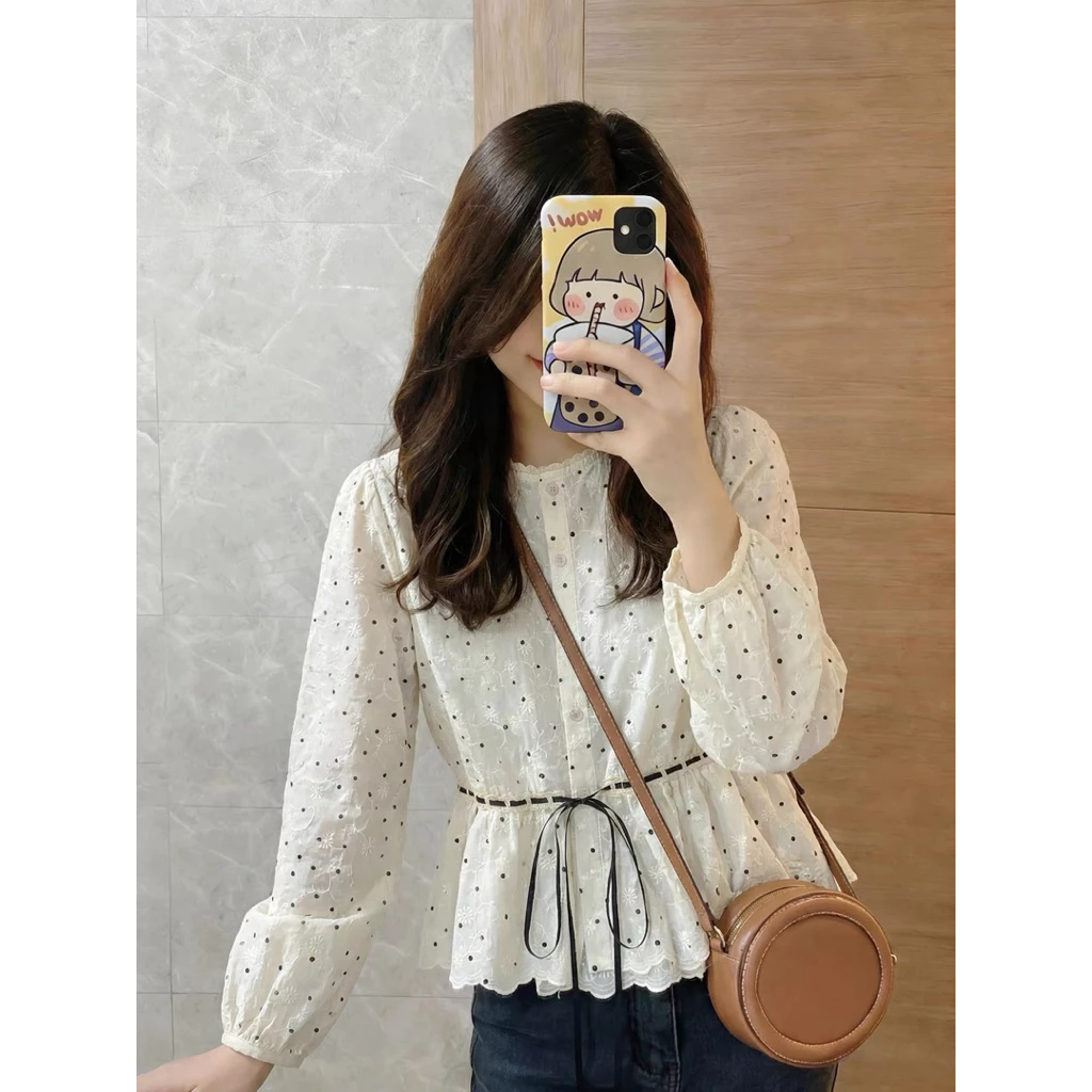 𝙏𝒉𝙖𝒐𝙫𝒊_𝑼𝙡𝒍𝙯𝒂𝙣𝒈86// (Hàng Loại 1) Áo sơ mi thô mềm thêu hoa phối chấm bi rút dây eo thắt nơ Ulzzang A5470
