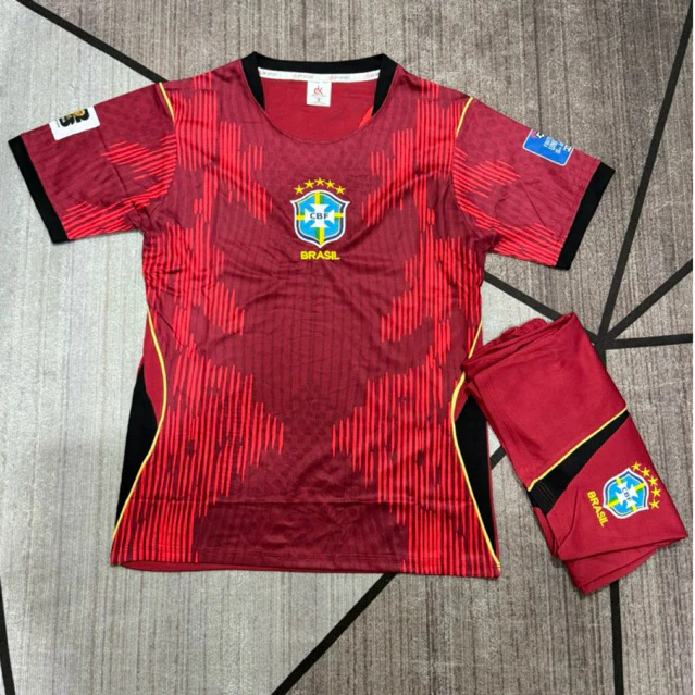 Bộ Quần Áo Đá Banh Brasil Đỏ Mận ĐK 2026 (Nhận In Tên Số) Thun Mè Cao Cấp Logo Thêu Nam Nữ Top Sport