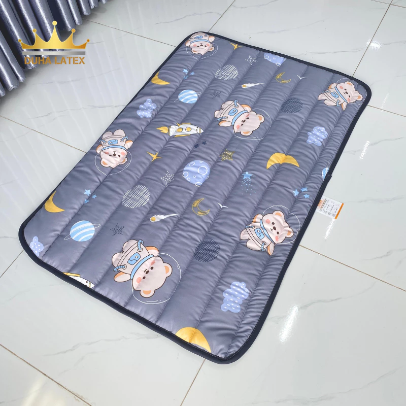Topper trẻ em Tencel Microfiber chần bông lông vũ mềm mại êm ái, nệm cho bé đi học đi chơi Duhalatex