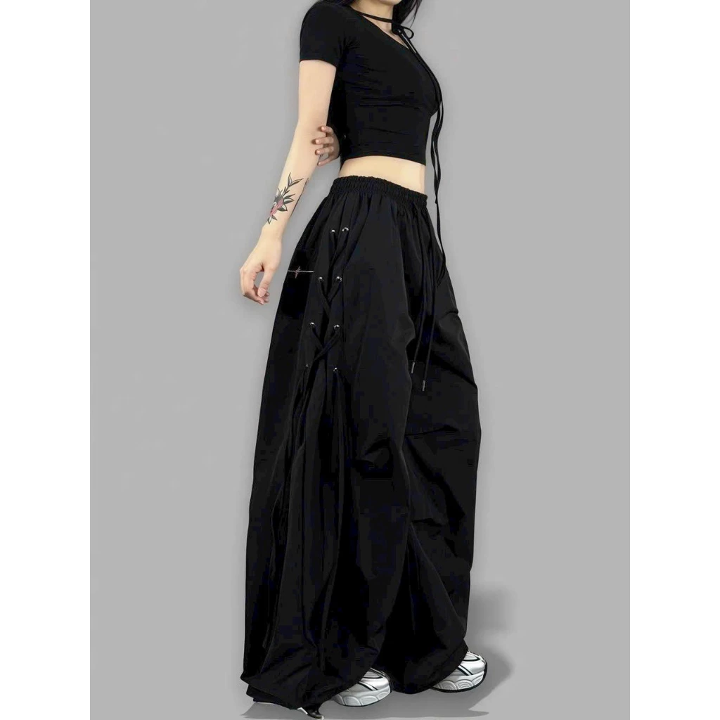 Quần Dù Ống Siêu Rộng đính khoen xỏ Dây Đan 2 Bên 4 Màu Phong Cách Unisex fammilyshop