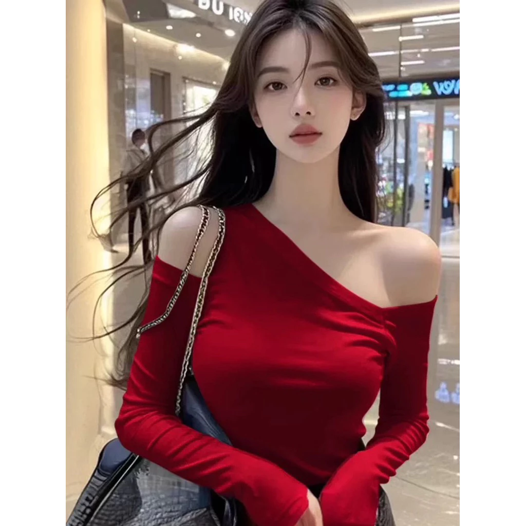 Áo lệch vai tay dài hở thời trang
