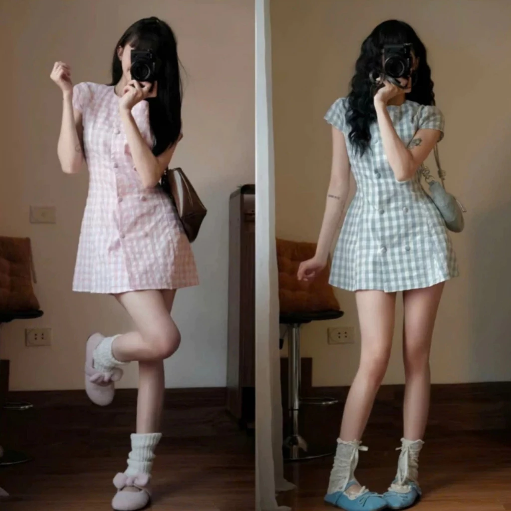 Váy kẻ caro dáng suông cổ tròn, váy ngắn nữ tay ngắn 2 hàng cúc bọc basic Renee Store - V0207