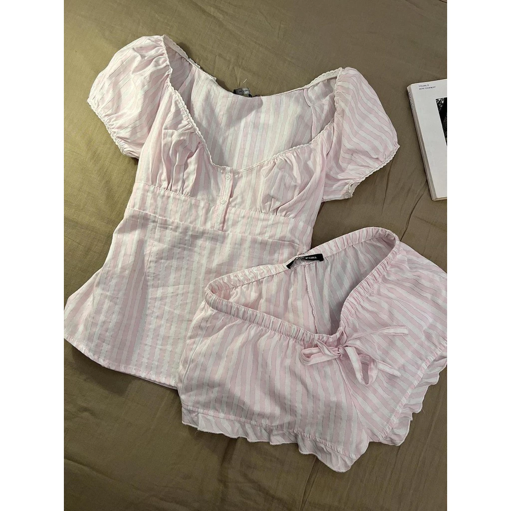 𝐂𝐡𝐚𝐫𝐥𝐨𝐭𝐭𝐞.𝐨𝐝_Bộ Ngủ Ngắn Tay Mùa Hè Cổ Vuông Kẻ Sọc Hồng Xinh Xắn