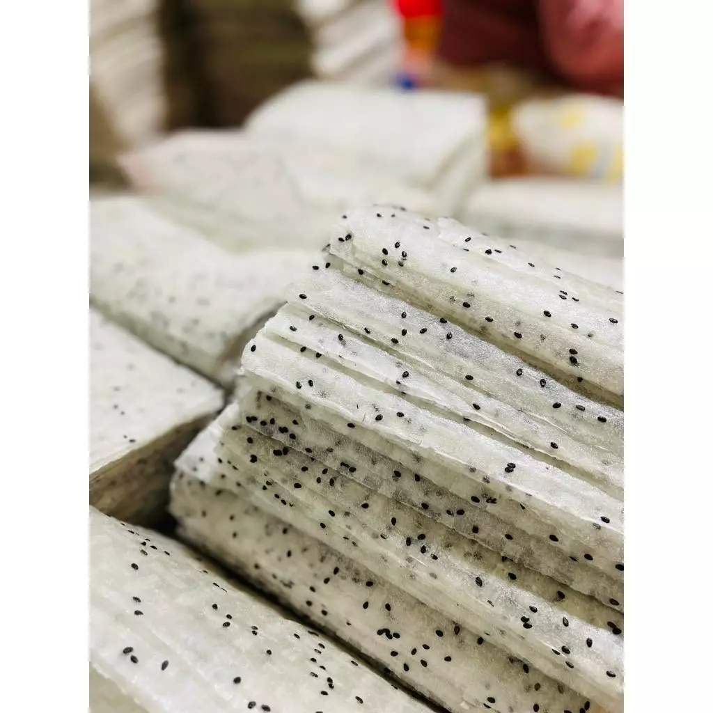 1kg 50cái Bánh tráng gạo mè đen khổ A4 Đặc Sản Phan Rang Ninh Thuận nhiều mè thơm dẻo nhúng cuốn không bị dính